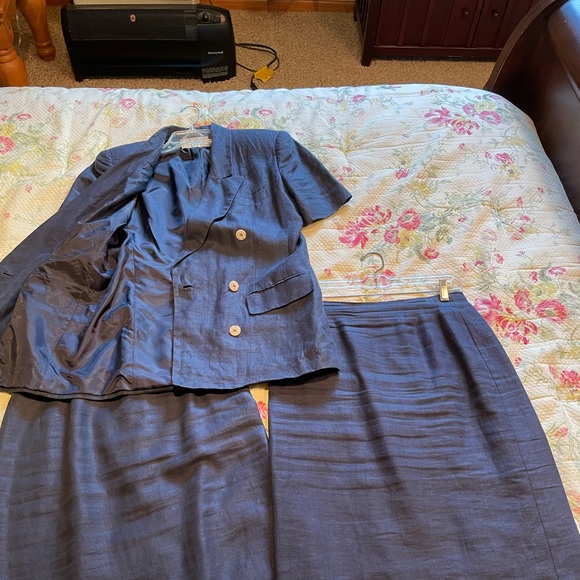3 piece blue linen suit with 2 different length skirts - Picture 3 of 12